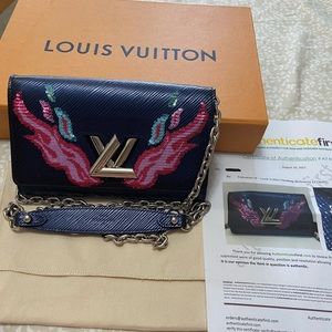 ❌SOLD❌Louis Vuitton Twist Chain Wallet